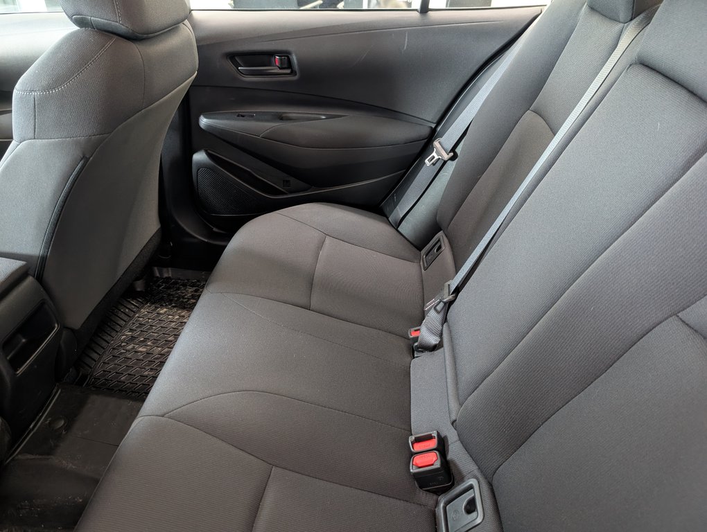 2022 Toyota Corolla LE in Magog, Quebec - 10 - w1024h768px