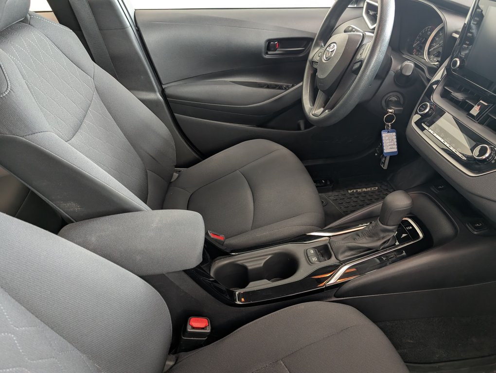 2022 Toyota Corolla LE in Magog, Quebec - 8 - w1024h768px