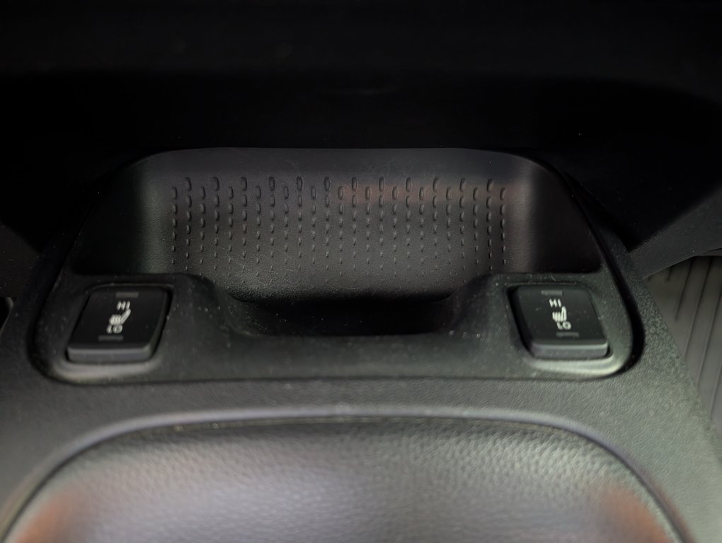 2022 Toyota Corolla LE in Magog, Quebec - 16 - w1024h768px