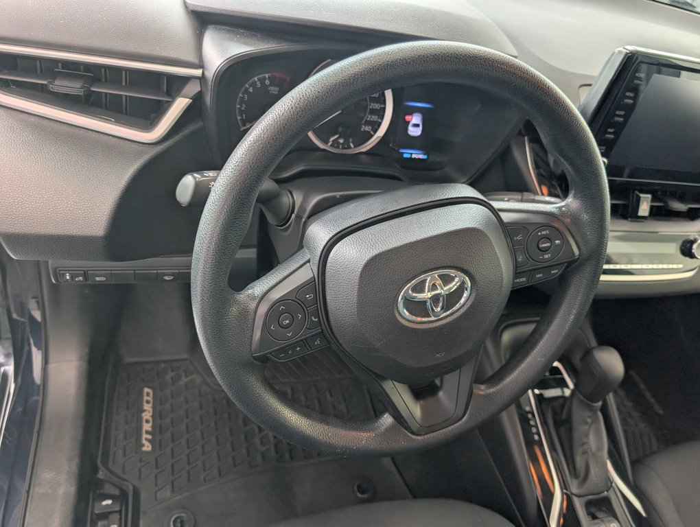 2022 Toyota Corolla LE in Magog, Quebec - 12 - w1024h768px