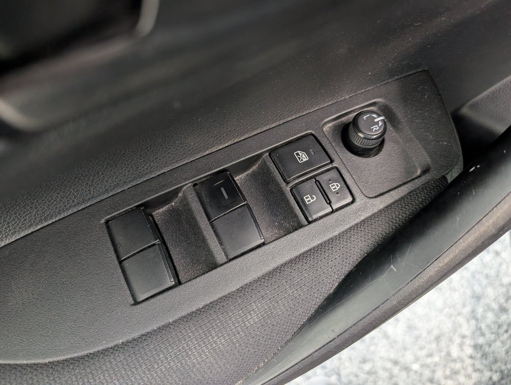 2022 Toyota Corolla LE in Magog, Quebec - 13 - w1024h768px