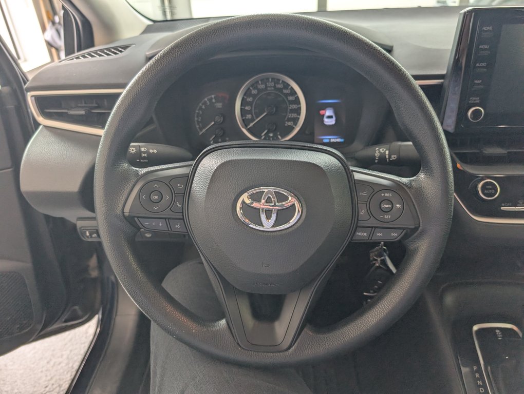 2022 Toyota Corolla LE in Magog, Quebec - 14 - w1024h768px
