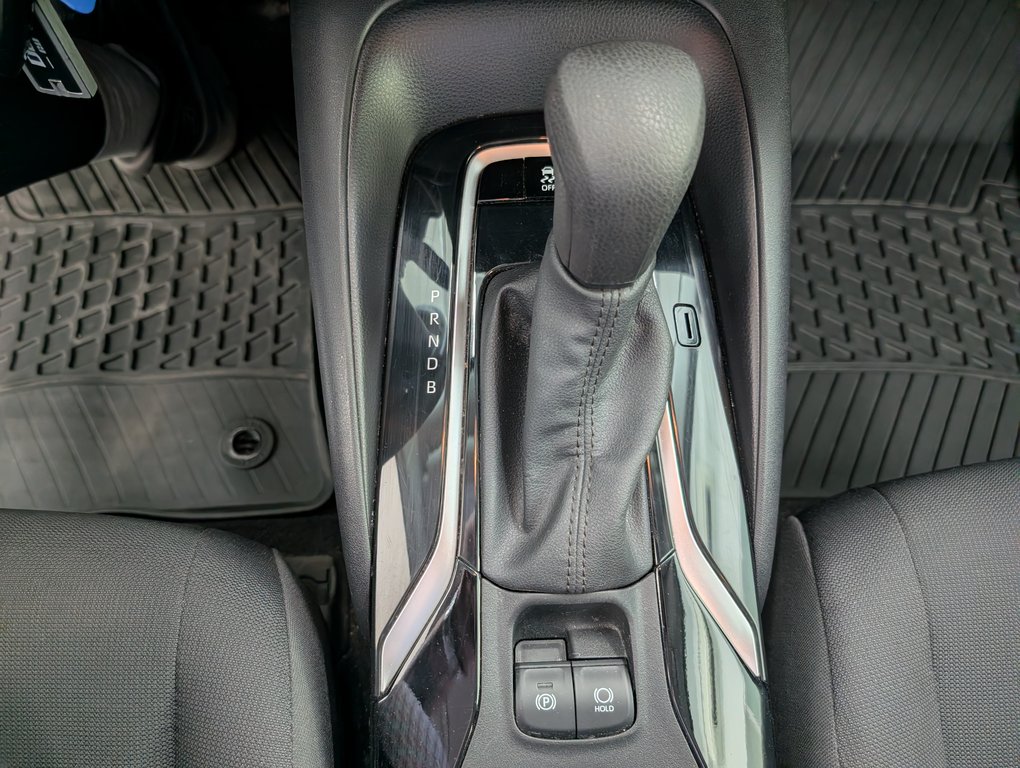 2022 Toyota Corolla LE in Magog, Quebec - 15 - w1024h768px