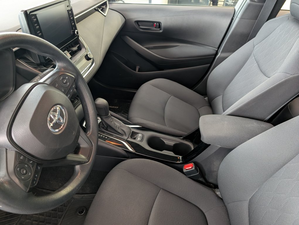 2022 Toyota Corolla LE in Magog, Quebec - 11 - w1024h768px