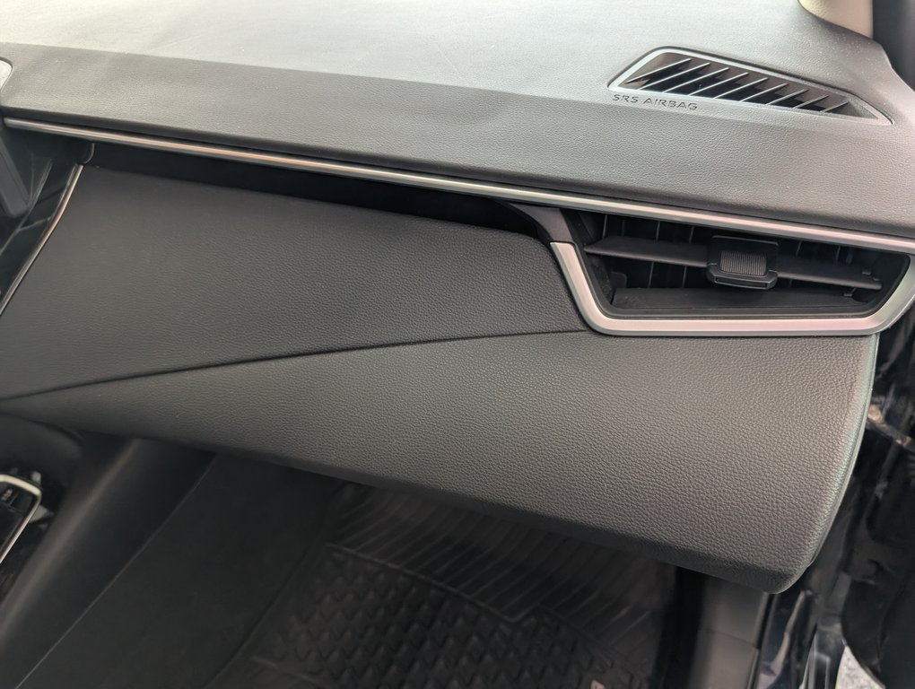 2022 Toyota Corolla LE in Magog, Quebec - 9 - w1024h768px