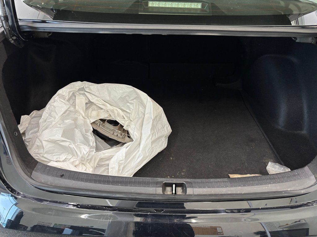 Toyota Corolla Hybrid LE 2023 à Magog, Québec - 7 - w1024h768px