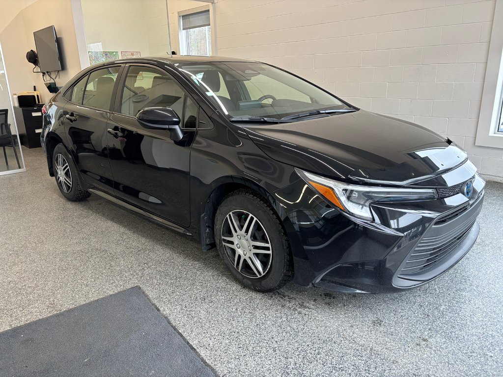 Toyota Corolla Hybrid LE 2023 à Magog, Québec - 1 - w1024h768px