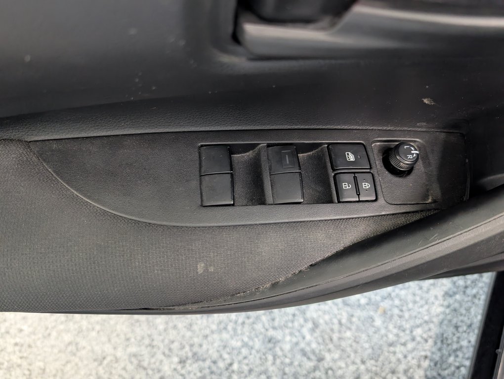 Toyota Corolla Hybride  LE AWD 2024 à Magog, Québec - 14 - w1024h768px