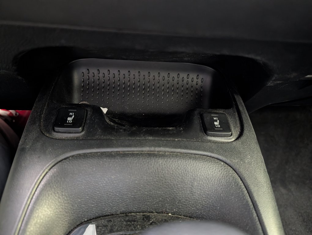 Toyota Corolla Hybride  LE AWD 2024 à Magog, Québec - 16 - w1024h768px