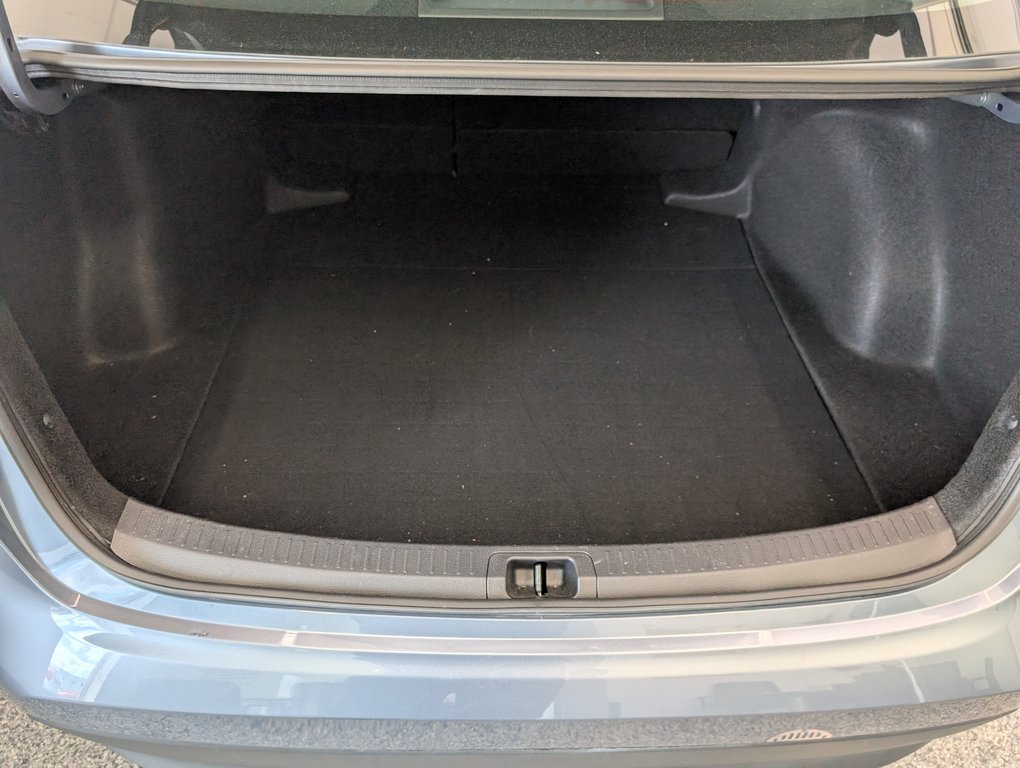 2024 Toyota Corolla LE in Magog, Quebec - 6 - w1024h768px