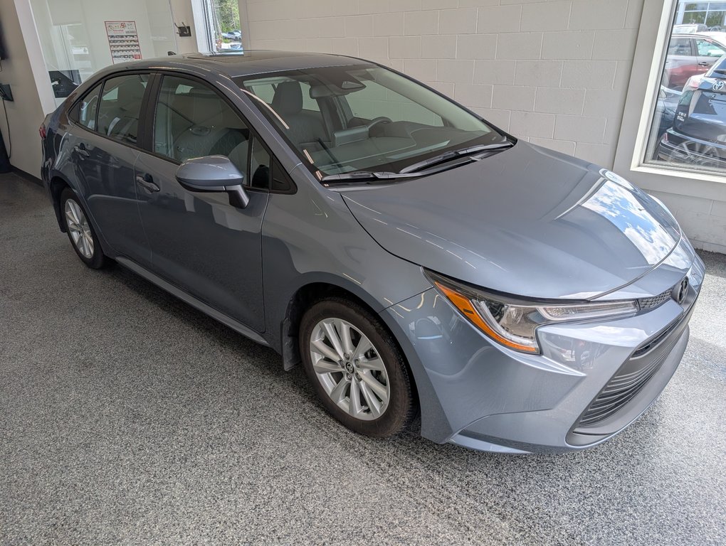 2024 Toyota Corolla LE in Magog, Quebec - 1 - w1024h768px