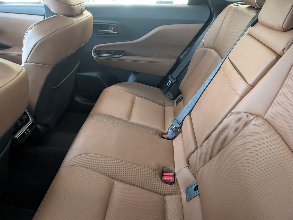 2025 Toyota Crown Signia Limited HYBRID CUIR, in Magog, Quebec - 11 - w1024h768px
