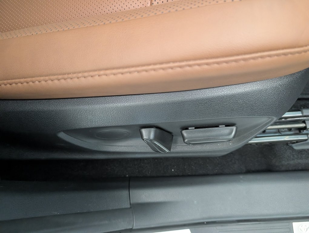 2025 Toyota Crown Signia Limited HYBRID CUIR, in Magog, Quebec - 10 - w1024h768px
