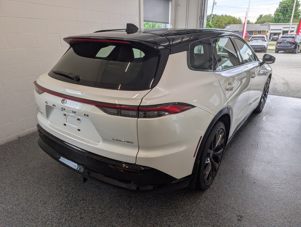 2025 Toyota Crown Signia Limited HYBRID CUIR, in Magog, Quebec - 3 - w1024h768px