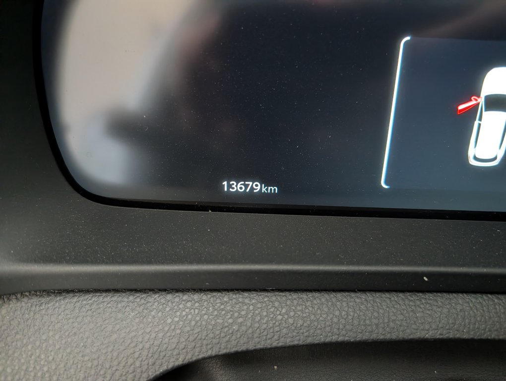 2025 Toyota Crown Signia Limited HYBRID CUIR, in Magog, Quebec - 23 - w1024h768px