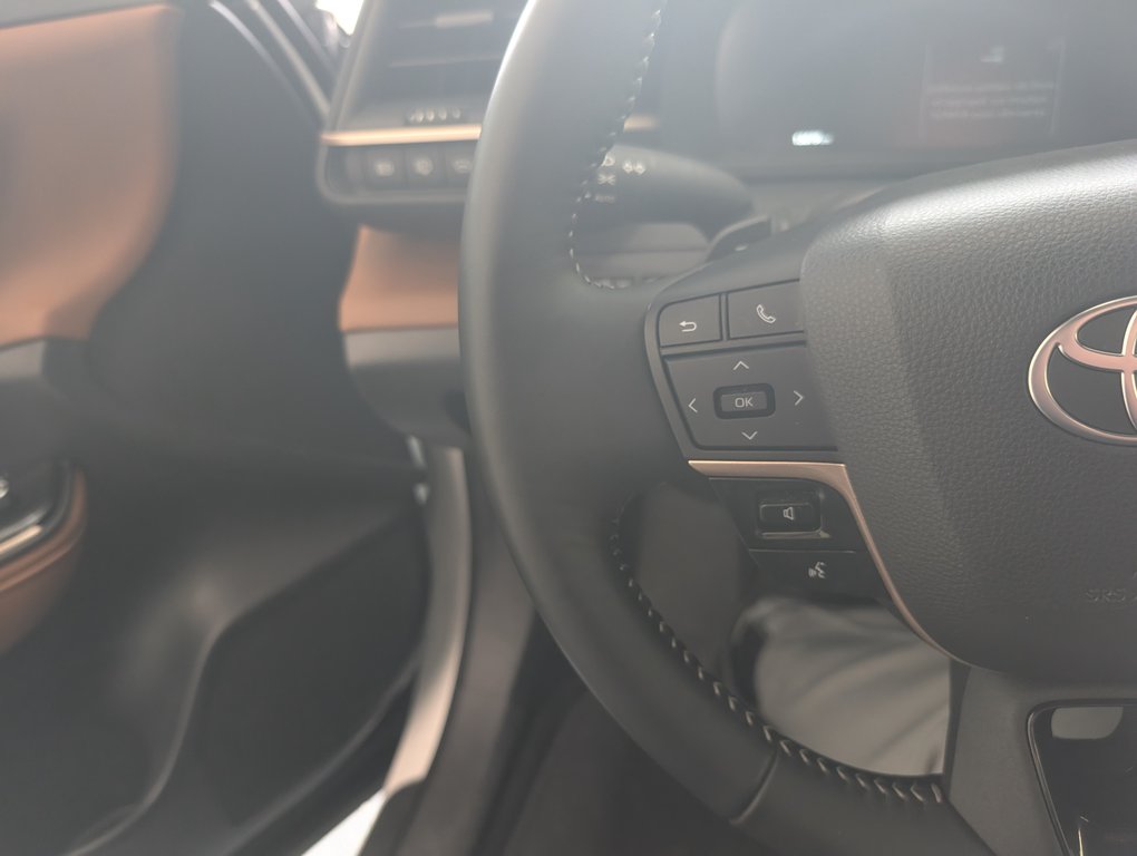 2025 Toyota Crown Signia Limited HYBRID CUIR, in Magog, Quebec - 20 - w1024h768px