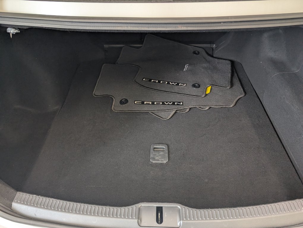 Toyota Crown Platinum 2023 à Magog, Québec - 7 - w1024h768px