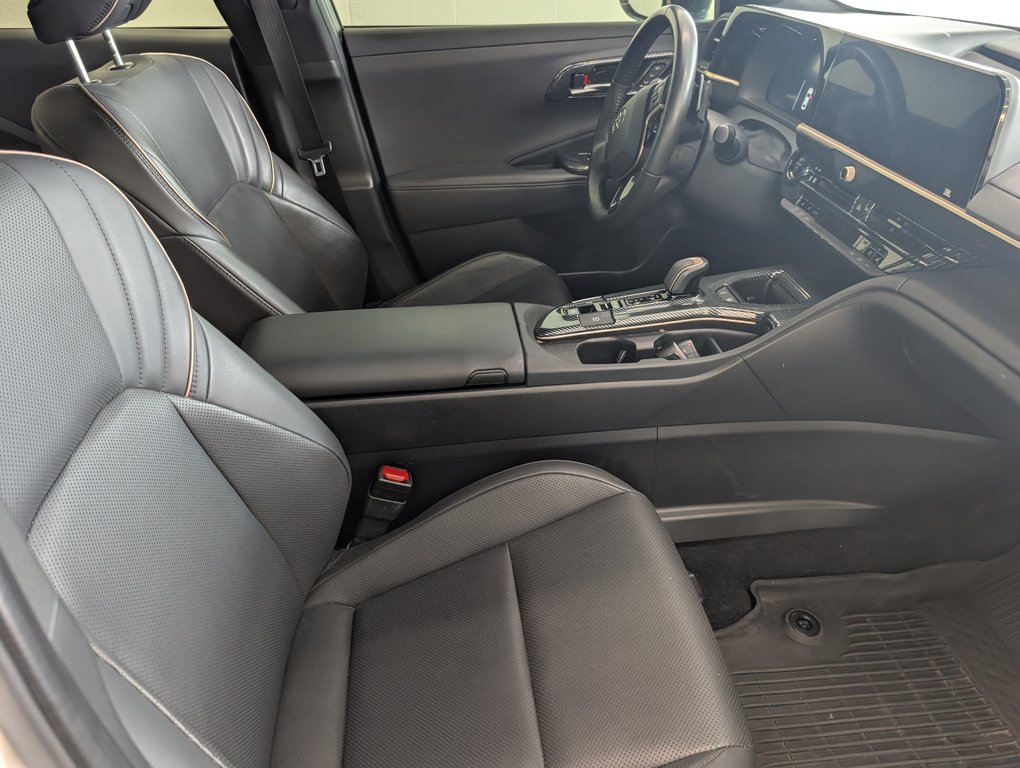 Toyota Crown Platinum 2023 à Magog, Québec - 9 - w1024h768px
