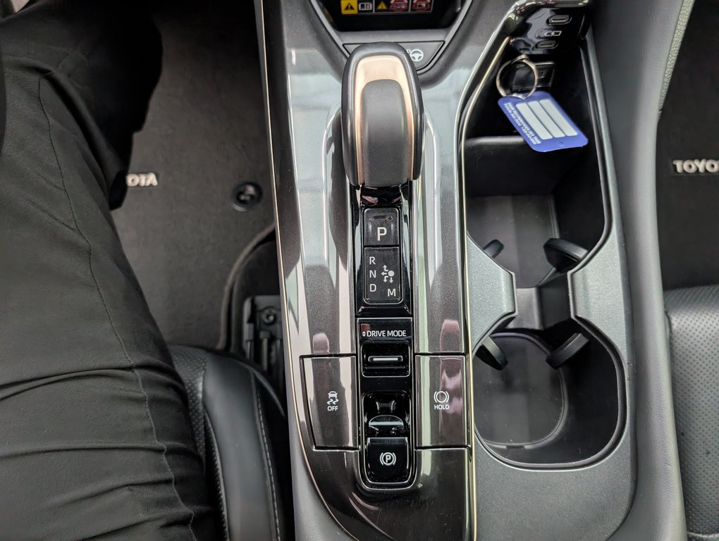 Toyota Crown HYBRID PLATINUM, 2024 à Magog, Québec - 18 - w1024h768px