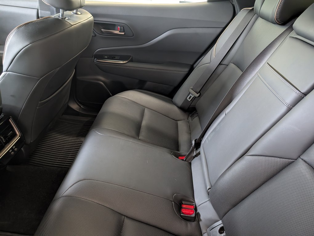Toyota Crown HYBRID PLATINUM, 2024 à Magog, Québec - 11 - w1024h768px