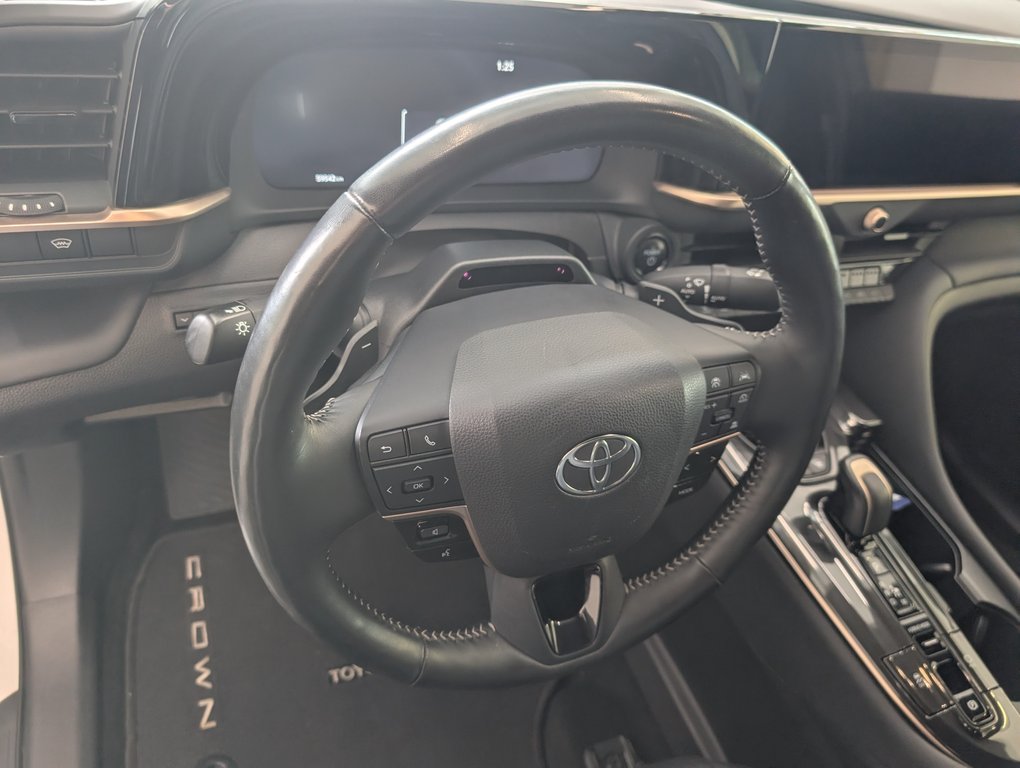 Toyota Crown HYBRID PLATINUM, 2024 à Magog, Québec - 13 - w1024h768px