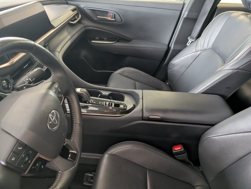 Toyota Crown HYBRID PLATINUM, 2024 à Magog, Québec - 12 - w1024h768px