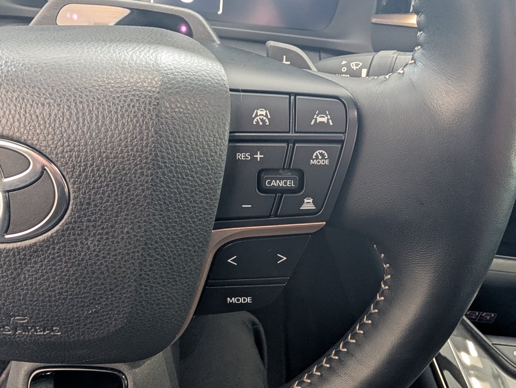 Toyota Crown HYBRID PLATINUM, 2024 à Magog, Québec - 21 - w1024h768px