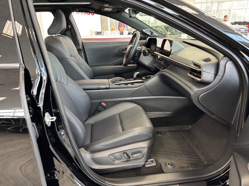 2026 Toyota Crown Platinum in Magog, Quebec - 5 - w1024h768px