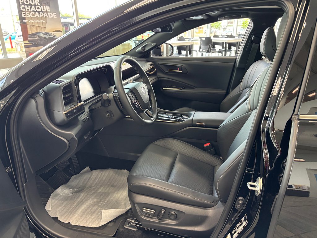 2026 Toyota Crown Platinum in Magog, Quebec - 10 - w1024h768px