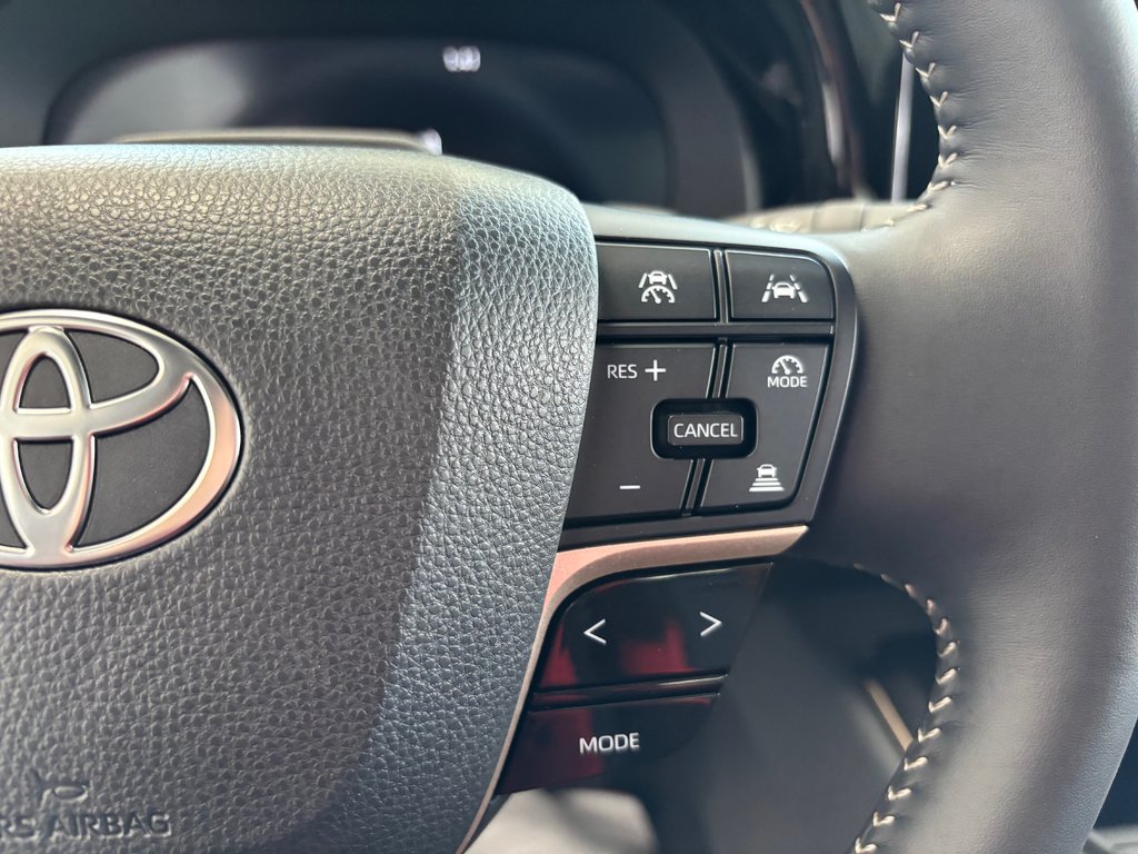 2026 Toyota Crown Platinum in Magog, Quebec - 17 - w1024h768px