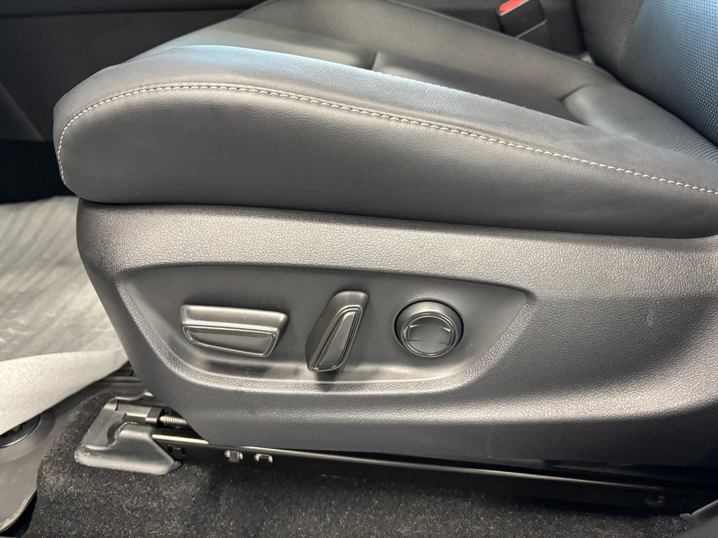 2026 Toyota Crown Platinum in Magog, Quebec - 13 - w1024h768px