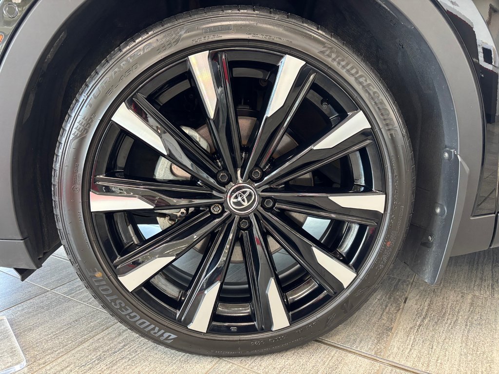 2026 Toyota Crown Platinum in Magog, Quebec - 23 - w1024h768px