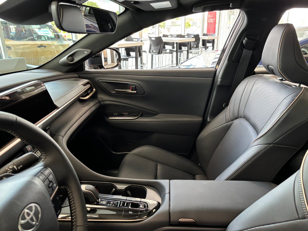 2026 Toyota Crown Platinum in Magog, Quebec - 11 - w1024h768px