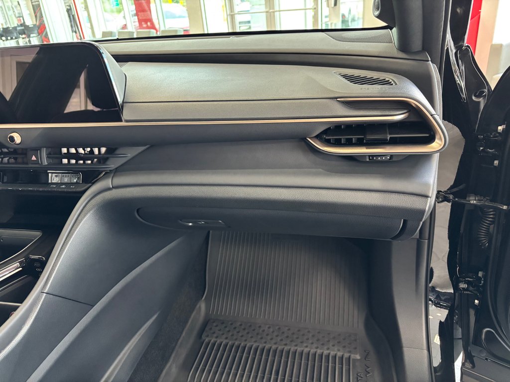2026 Toyota Crown Platinum in Magog, Quebec - 6 - w1024h768px