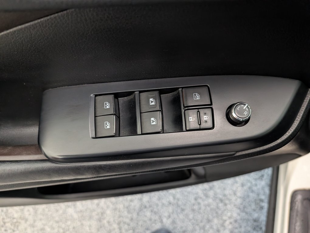 Toyota Highlander Hybrid XLE AWD 2017 à Magog, Québec - 12 - w1024h768px