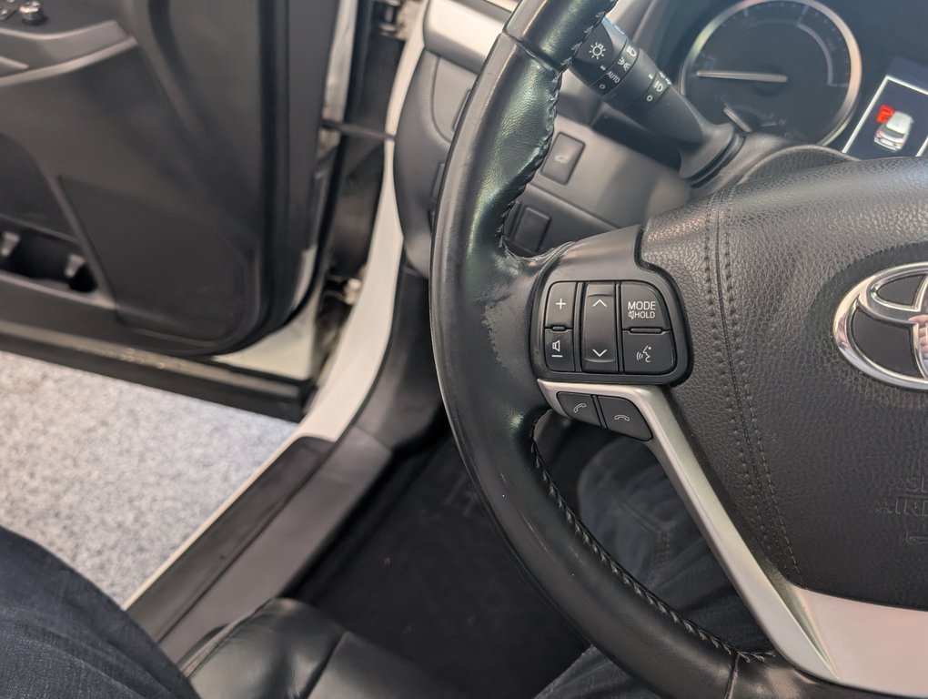 Toyota Highlander Hybrid XLE AWD 2017 à Magog, Québec - 16 - w1024h768px