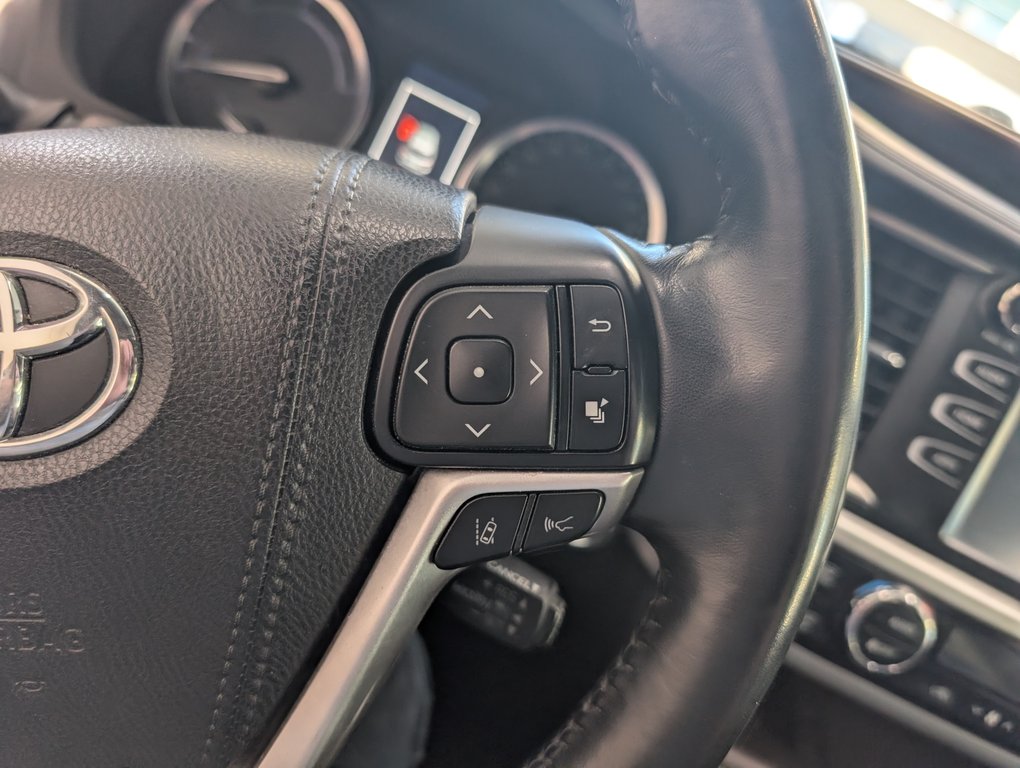 Toyota Highlander Hybrid XLE AWD 2017 à Magog, Québec - 17 - w1024h768px