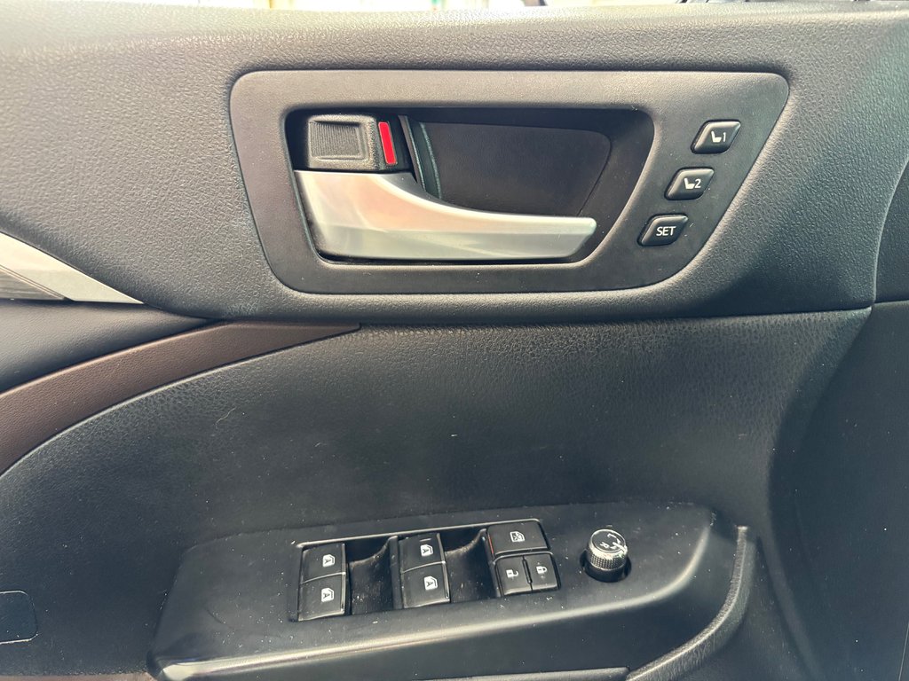 Toyota Highlander Hybrid Limited AWD, 2017 à Magog, Québec - 16 - w1024h768px