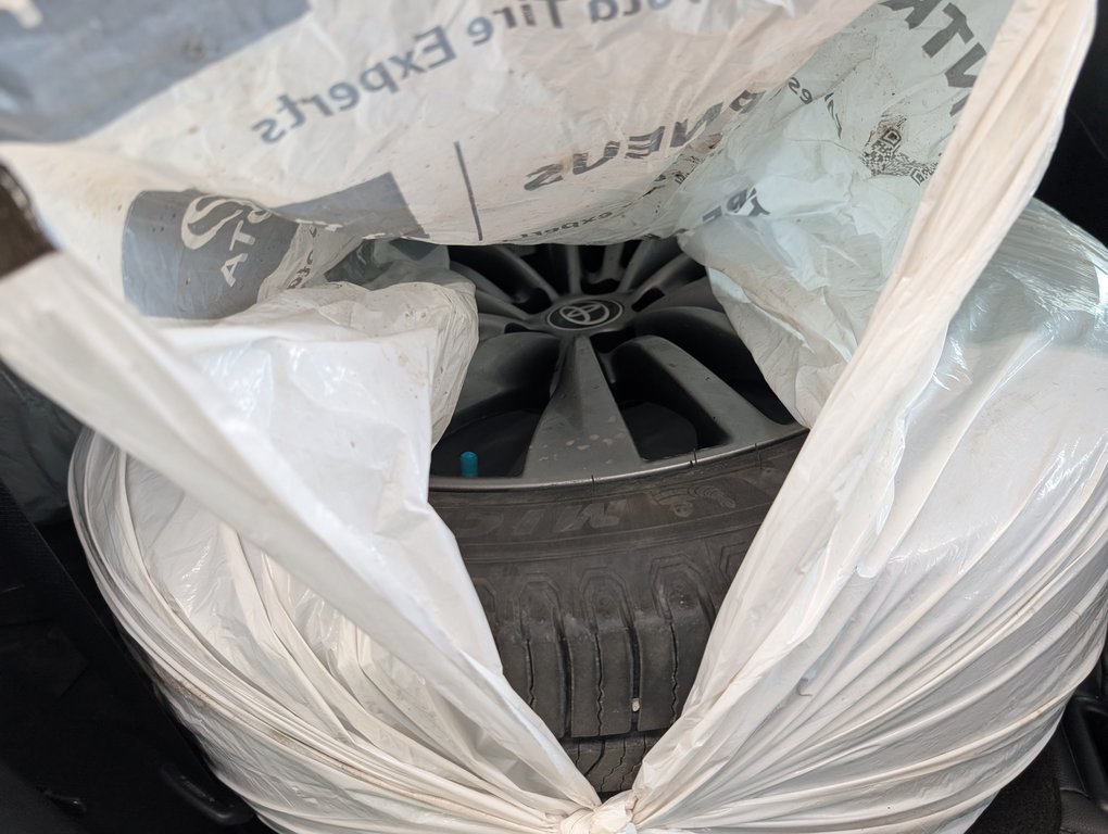 2021 Toyota Highlander hybrid LIMITED AWD, in Magog, Quebec - 6 - w1024h768px