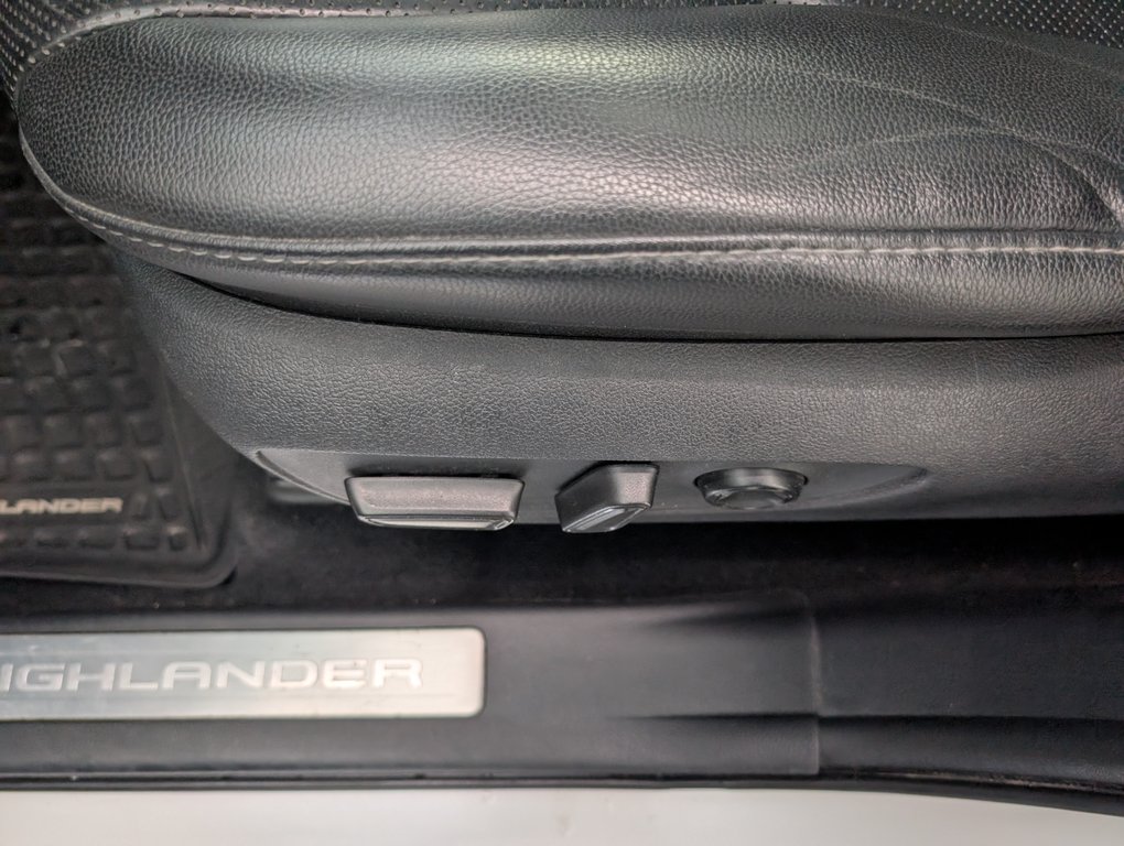 2021 Toyota Highlander hybrid LIMITED AWD, in Magog, Quebec - 12 - w1024h768px