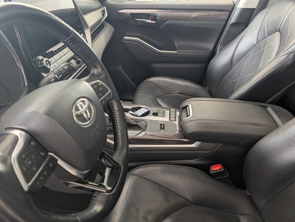 2021 Toyota Highlander hybrid LIMITED AWD, in Magog, Quebec - 10 - w1024h768px