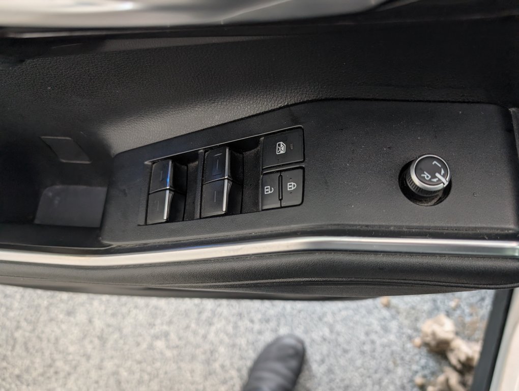 2021 Toyota Highlander hybrid LIMITED AWD, in Magog, Quebec - 13 - w1024h768px