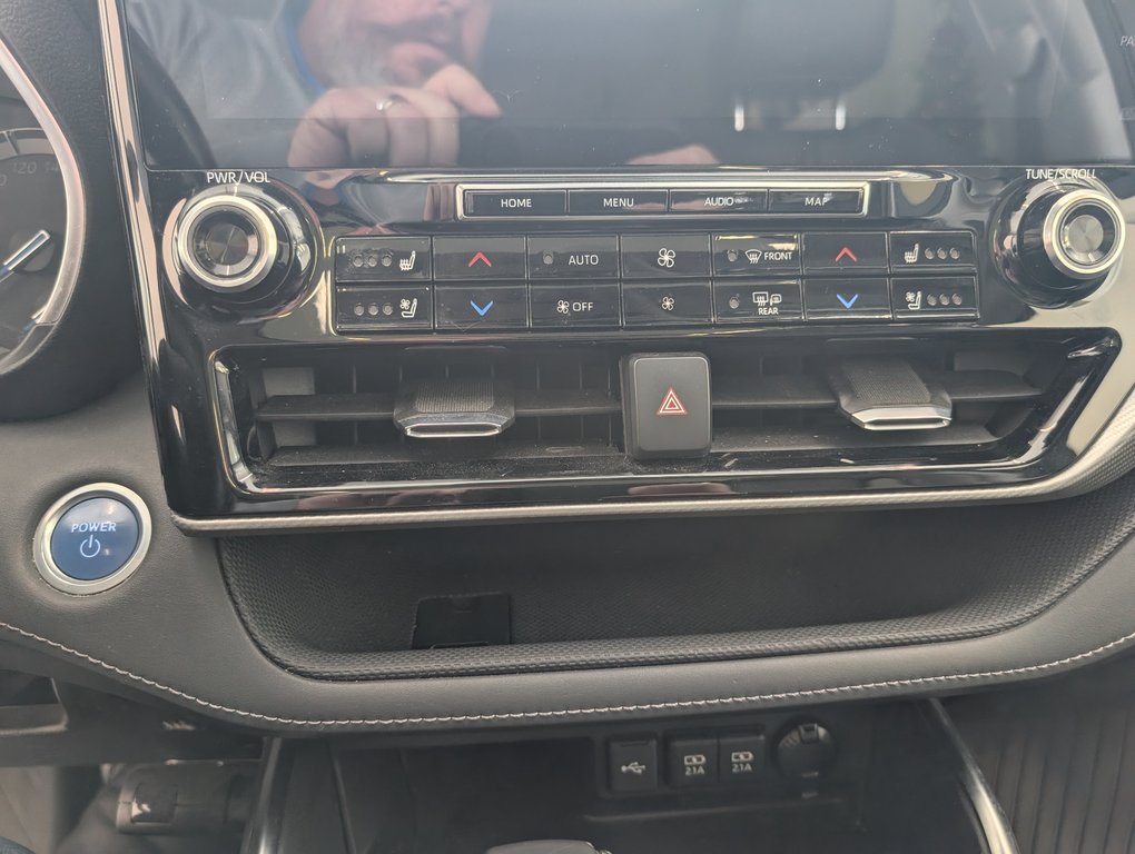 2021 Toyota Highlander hybrid LIMITED AWD, in Magog, Quebec - 18 - w1024h768px