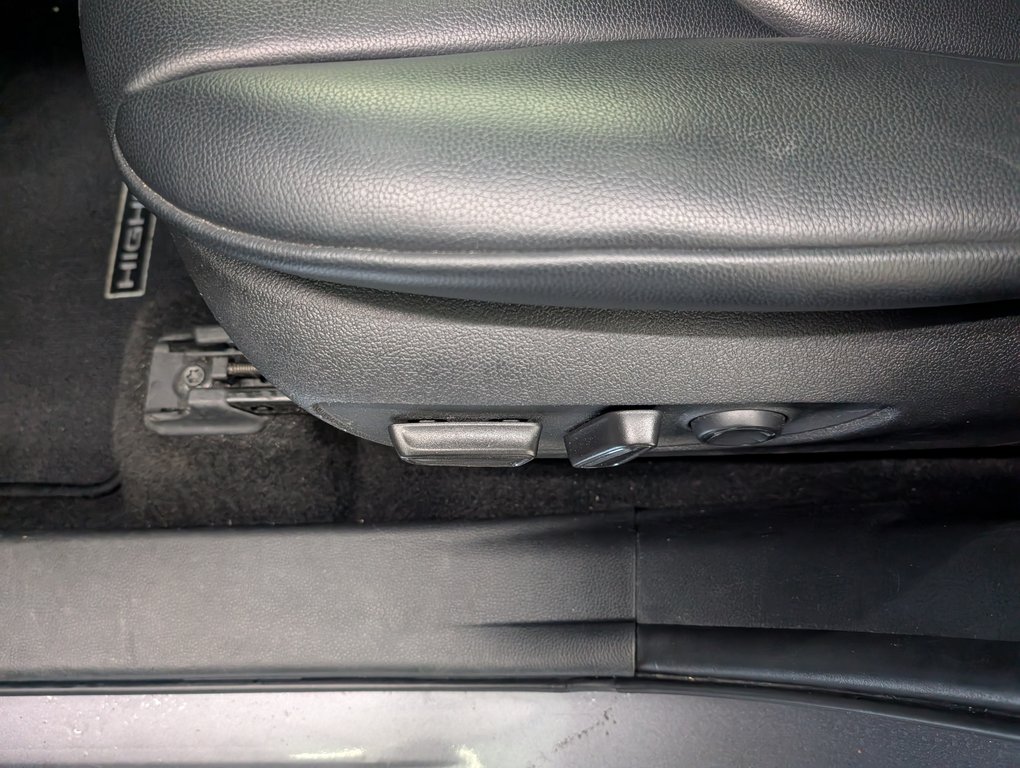 Toyota Highlander hybrid XLE AWD, GARANTIE JUSQU EN 2028, 2023 à Magog, Québec - 14 - w1024h768px