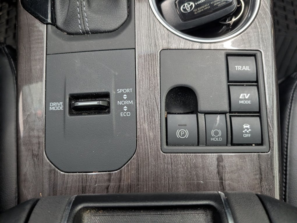 Toyota Highlander hybrid LIMITED, 2023 à Magog, Québec - 17 - w1024h768px