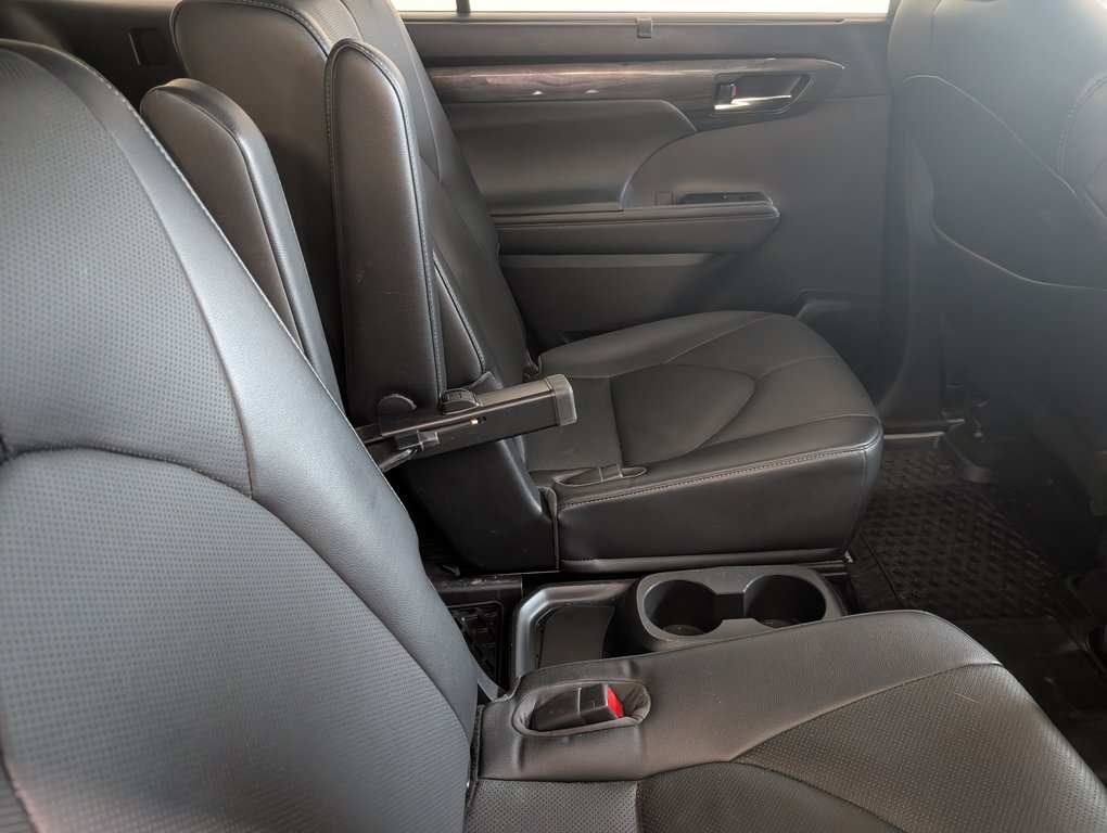 Toyota Highlander hybrid LIMITED, 2023 à Magog, Québec - 7 - w1024h768px