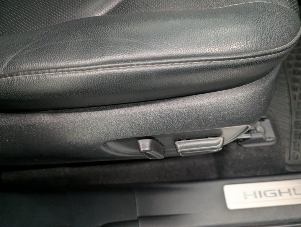 Toyota Highlander hybrid LIMITED, 2023 à Magog, Québec - 10 - w1024h768px