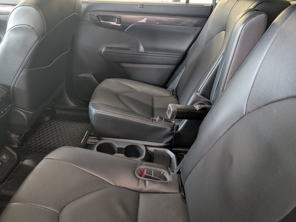 Toyota Highlander hybrid LIMITED, 2023 à Magog, Québec - 11 - w1024h768px