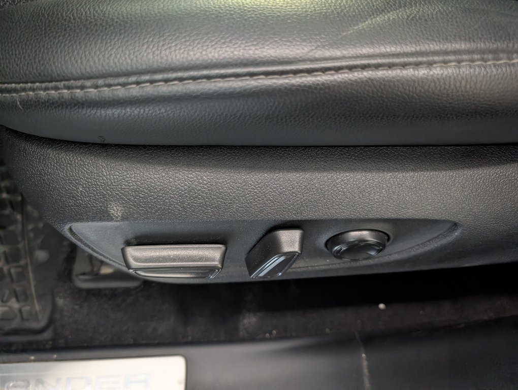 Toyota Highlander hybrid LIMITED, 2023 à Magog, Québec - 14 - w1024h768px