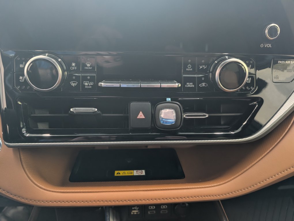 2023 Toyota Highlander hybrid LIMITED AWD, in Magog, Quebec - 20 - w1024h768px
